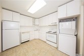 spacious unfurnished bright jr.4 with gorgeous hardwood floors + many closets, eik, washer + dryer master en suite, large foyer,large enclosed backyd for gas grill + entertaining & relaxation.beautiful sunset and panoramic private beach! park close to doo